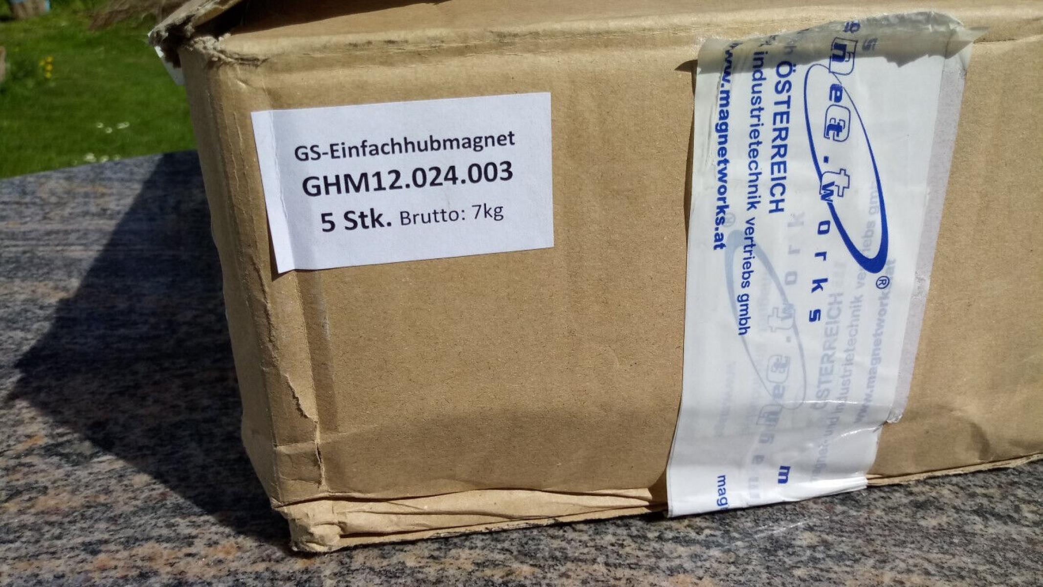 GS Einfachhubmagnet mit Rückstellfeder und Gabel GHM 12.024.003 24VDC 100%ED 26W, € 59,- (8130 Frohnleiten)