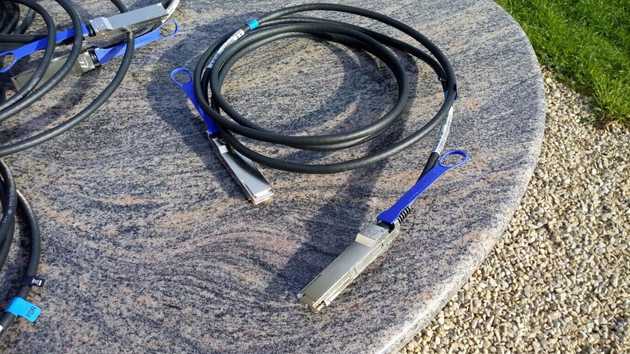 Mellanox MC2207128-0A2-V-A4 Kabel 2,5m, € 19,- (8130 Frohnleiten)